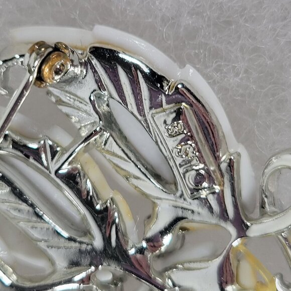 Vintage Classic Elegant Sophisticated White Enamel Rhinestones Leaf Brooch Pin - Picture 3 of 6